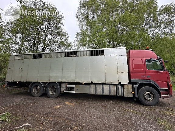 Volvo FM-440 6X2 djurtransport enplans 4 of 27