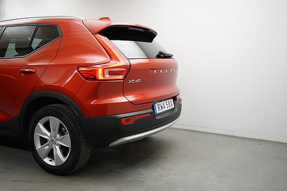 Volvo XC40 3 of 5
