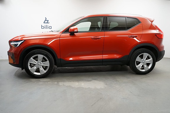 Volvo XC40 2 of 5