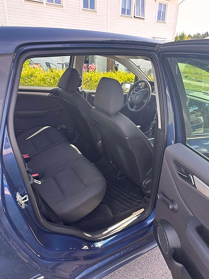 Mercedes-Benz B180 8 of 10