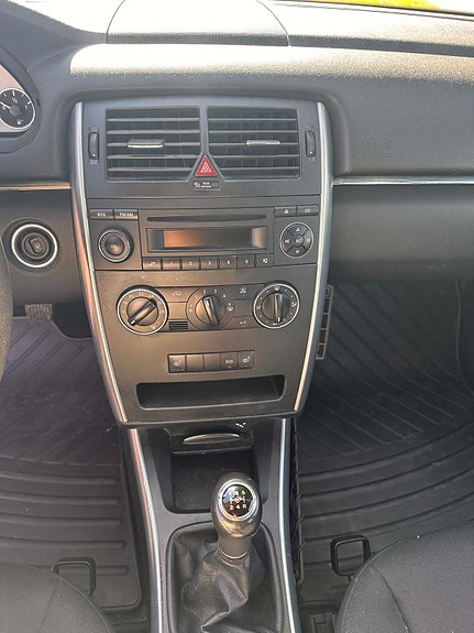Mercedes-Benz B180 9 of 10