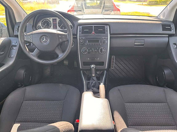 Mercedes-Benz B180 6 of 10