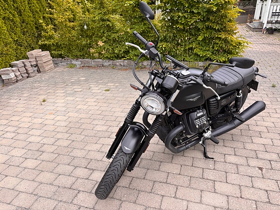 Moto Guzzi V7 III 3 of 4