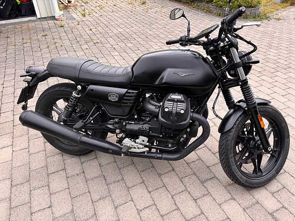 Moto Guzzi V7 III 2 of 4