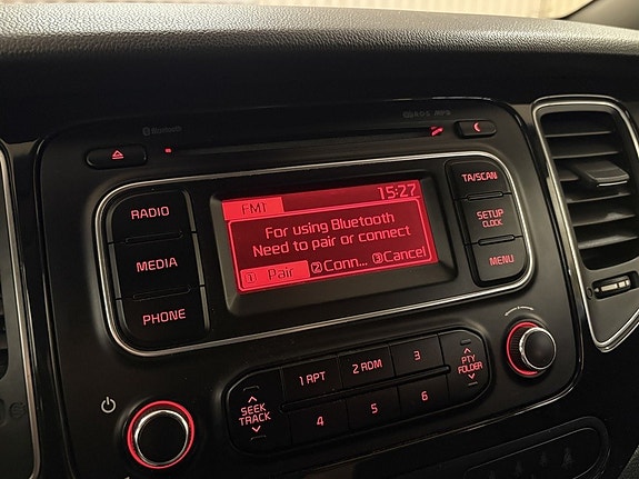 Kia Carens 17 of 19