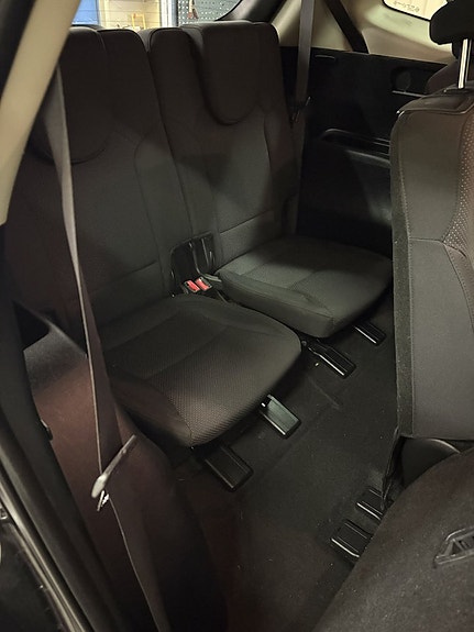 Kia Carens 7 of 19