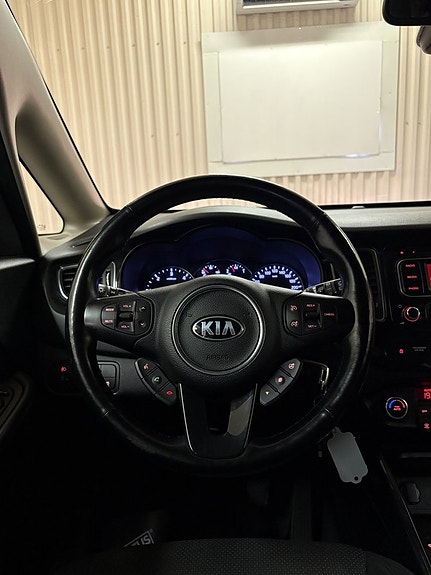 Kia Carens 11 of 19