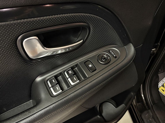 Kia Carens 15 of 19