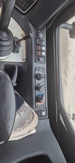 JCB 412 S 11 of 12