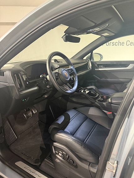 Porsche Cayenne 6 of 11