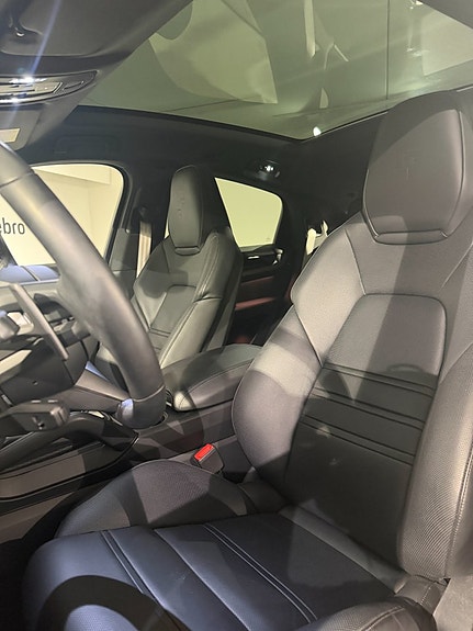 Porsche Cayenne 7 of 11