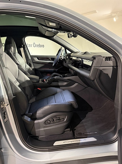 Porsche Cayenne 9 of 11