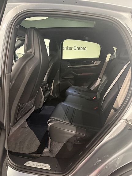 Porsche Cayenne 8 of 11