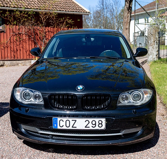BMW 118d 2 of 7