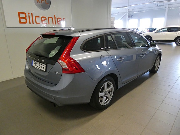 Volvo V60 4 of 5