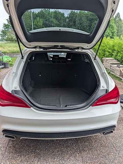 Mercedes-Benz CLA220 4 of 5