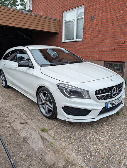Mercedes-Benz CLA220 2 of 5