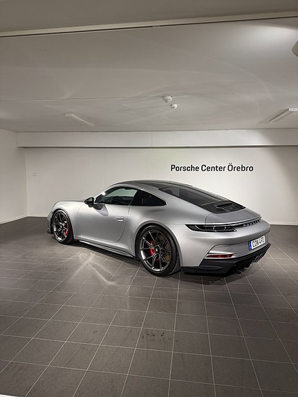 Porsche 911 GT3 4 of 5