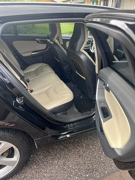 Volvo V60 4 of 5