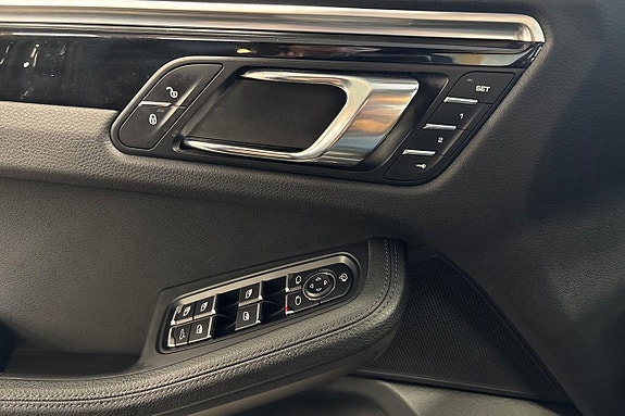 Porsche Macan S 26 of 28