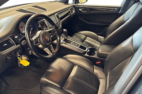 Porsche Macan S 11 of 28