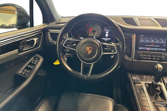 Porsche Macan S 12 of 28