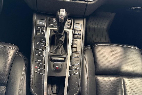Porsche Macan S 19 of 28