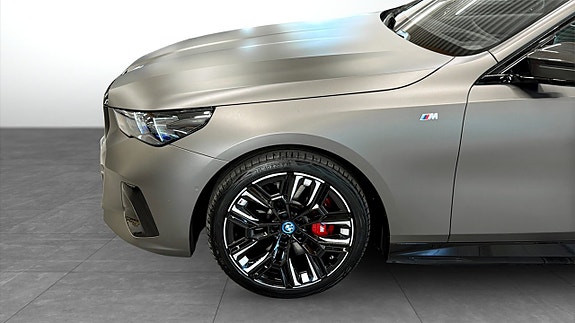 BMW i5 9 of 12