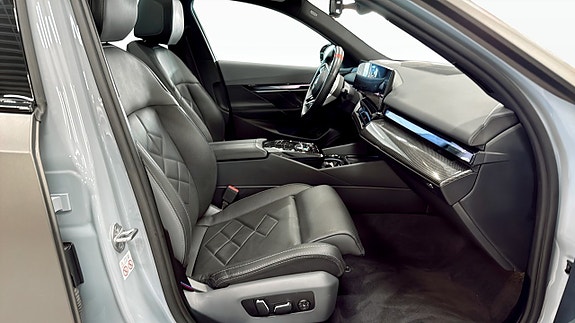 BMW i5 3 of 5