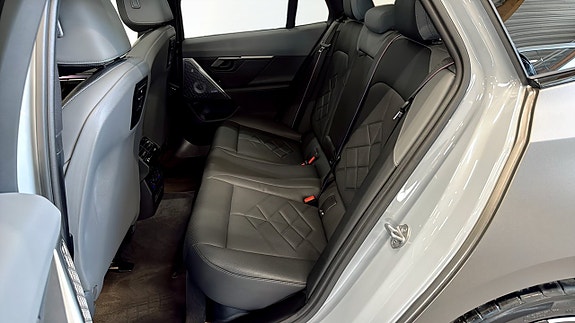 BMW i5 5 of 5