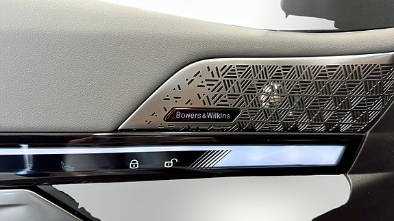 BMW i5 11 of 12