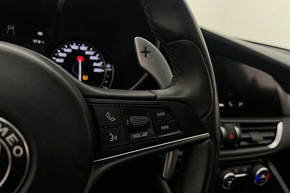 Alfa Romeo Giulia 15 of 28