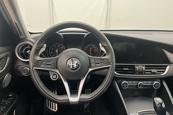 Alfa Romeo Giulia 9 of 28