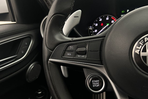 Alfa Romeo Giulia 14 of 28