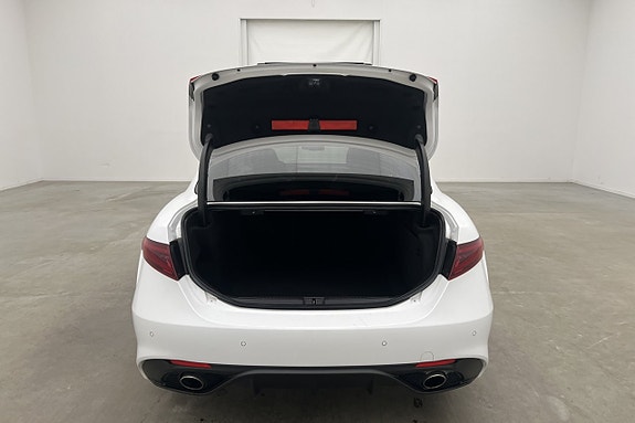 Alfa Romeo Giulia 25 of 28