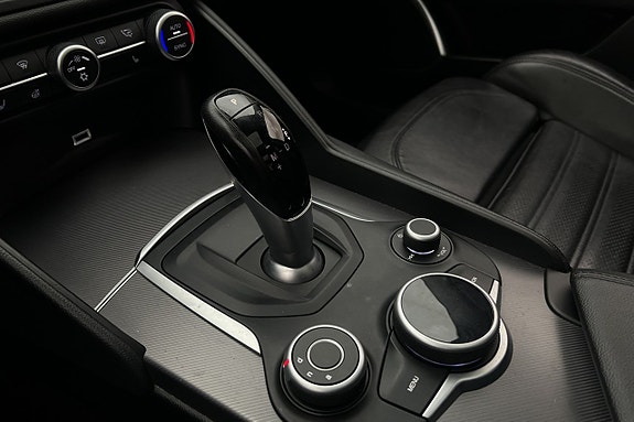 Alfa Romeo Giulia 23 of 28