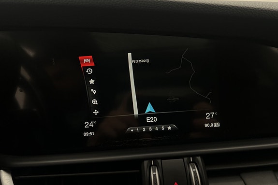 Alfa Romeo Giulia 17 of 28