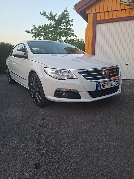 Volkswagen Passat CC 2 of 7