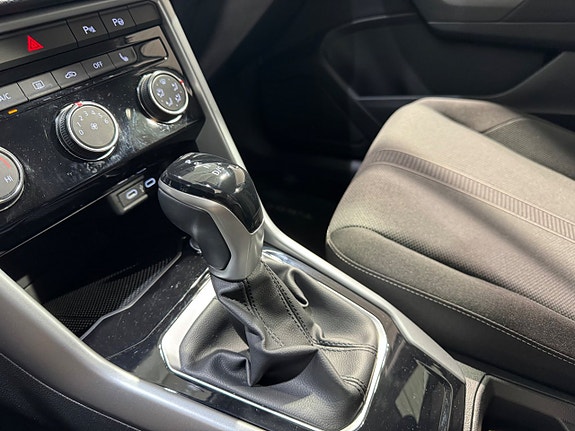 Volkswagen T-Roc 10 of 11