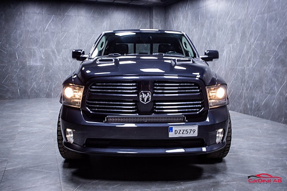 Dodge RAM 1500 2 of 5