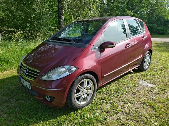Mercedes-Benz A200 2 of 5