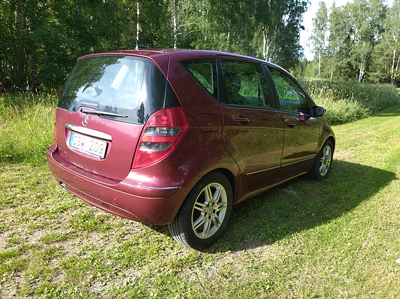 Mercedes-Benz A200 4 of 5