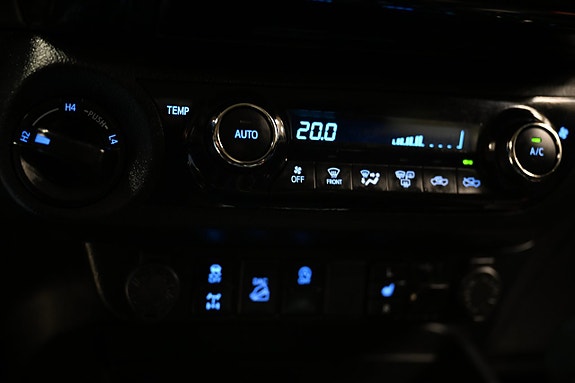 Toyota HiLux 27 of 30