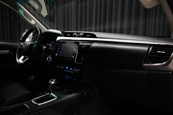 Toyota HiLux 22 of 30