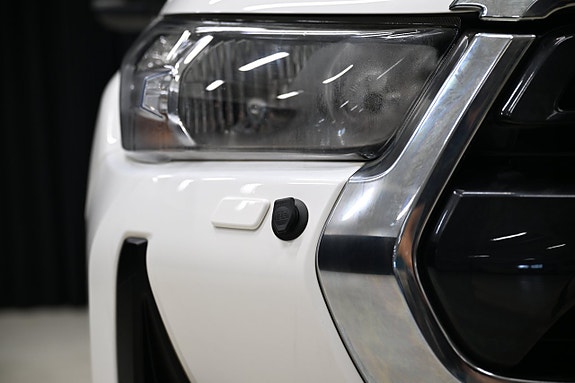 Toyota HiLux 13 of 30