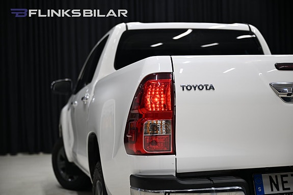 Toyota HiLux 12 of 30