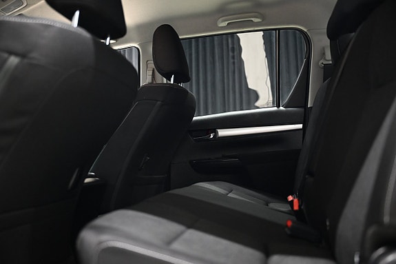 Toyota HiLux 25 of 30