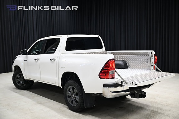 Toyota HiLux 8 of 30