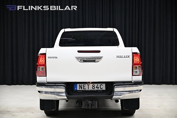 Toyota HiLux 11 of 30