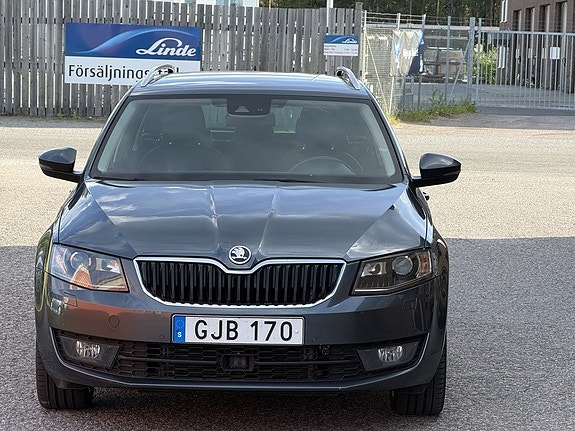 Skoda Octavia 2 of 9